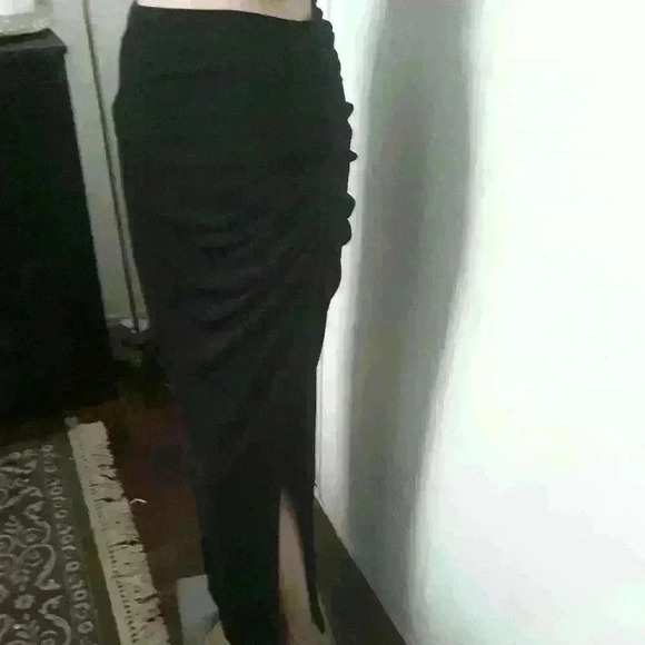 NWT Forever 21 sexy party/cocktail wedding office skirt side slit size small - Picture 2 of 6